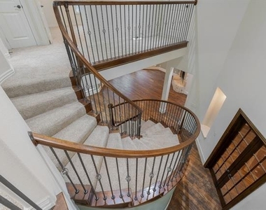 109 Meadowlands Drive - Photo Thumbnail 22