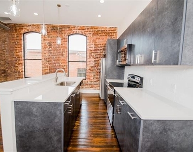 110 W Knox Street - Photo Thumbnail 8