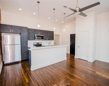 110 W Knox Street - Photo Thumbnail 6
