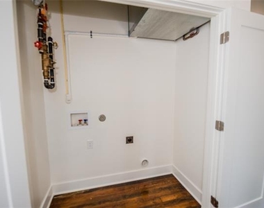 110 W Knox Street - Photo Thumbnail 15