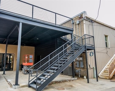 110 W Knox Street - Photo Thumbnail 17