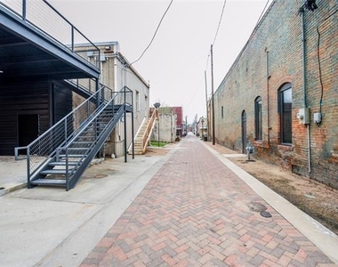 110 W Knox Street - Photo Thumbnail 16