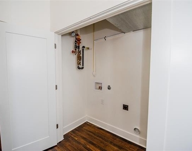 110 W Knox Street - Photo Thumbnail 14
