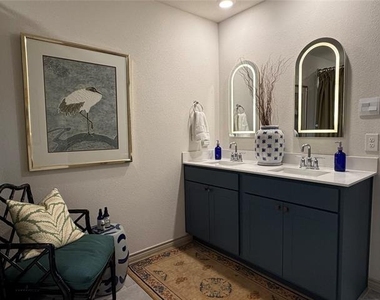 2204 Kansas Street - Photo Thumbnail 12