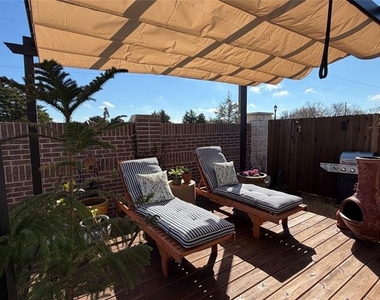 2204 Kansas Street - Photo Thumbnail 5