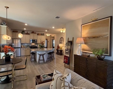 2204 Kansas Street - Photo Thumbnail 7