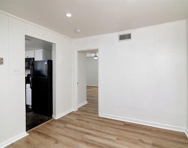 2808 Throckmorton Street - Photo Thumbnail 8