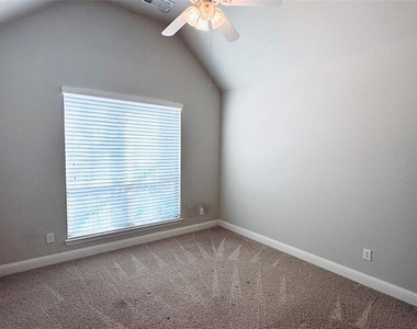 4712 El Paso Street - Photo Thumbnail 8