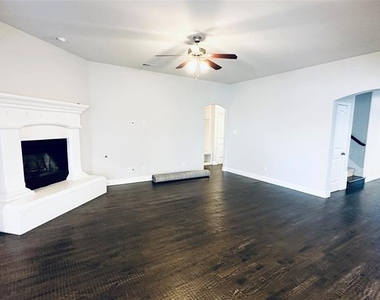 4712 El Paso Street - Photo Thumbnail 7