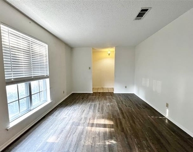 1209 Irwin Drive - Photo Thumbnail 3