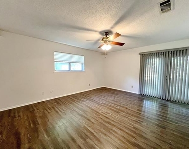 1209 Irwin Drive - Photo Thumbnail 9