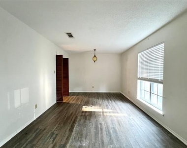 1209 Irwin Drive - Photo Thumbnail 2