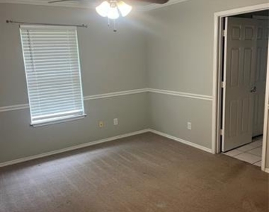206 Linda Street - Photo Thumbnail 5
