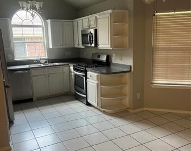 206 Linda Street - Photo Thumbnail 2
