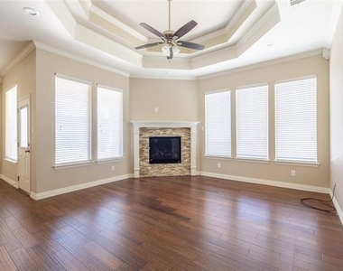 5500 Ledgestone Drive - Photo Thumbnail 8