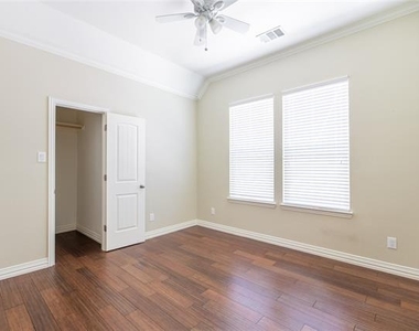 5500 Ledgestone Drive - Photo Thumbnail 13