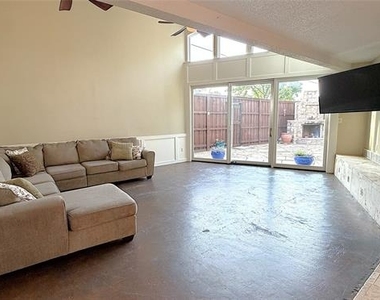 1725 Ashland Avenue - Photo Thumbnail 6