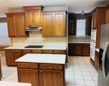 4520 White Rock Lane - Photo Thumbnail 4