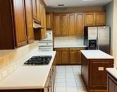 4520 White Rock Lane - Photo Thumbnail 7