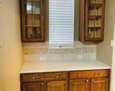 4520 White Rock Lane - Photo Thumbnail 8