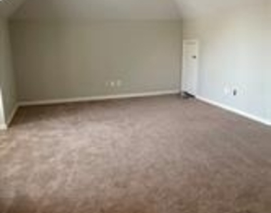 4520 White Rock Lane - Photo Thumbnail 14