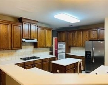4520 White Rock Lane - Photo Thumbnail 3
