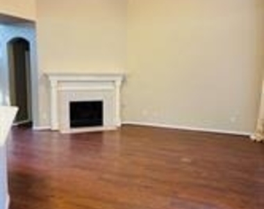 4520 White Rock Lane - Photo Thumbnail 9