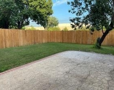 4520 White Rock Lane - Photo Thumbnail 23