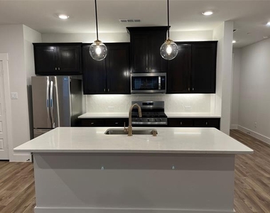612 Laurel Lane - Photo Thumbnail 4