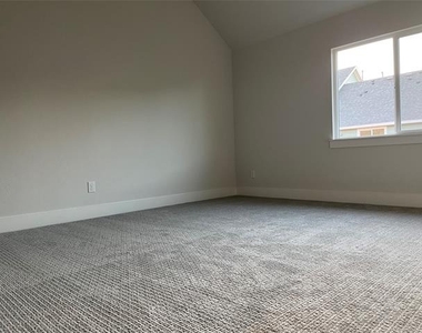612 Laurel Lane - Photo Thumbnail 11