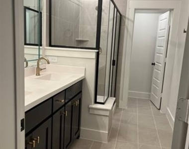 612 Laurel Lane - Photo Thumbnail 10