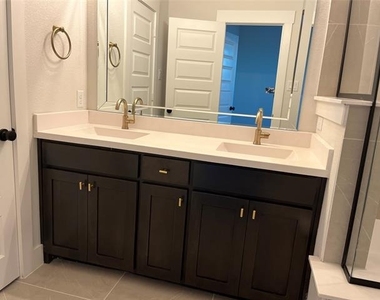 612 Laurel Lane - Photo Thumbnail 9
