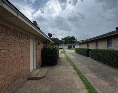6224 Wheaton Drive - Photo Thumbnail 14