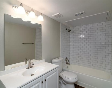 8037 W Elizabeth Lane - Photo Thumbnail 8