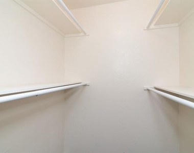 8037 W Elizabeth Lane - Photo Thumbnail 10