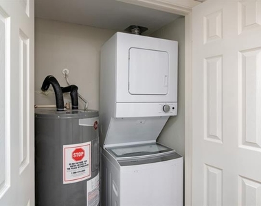 8037 W Elizabeth Lane - Photo Thumbnail 11