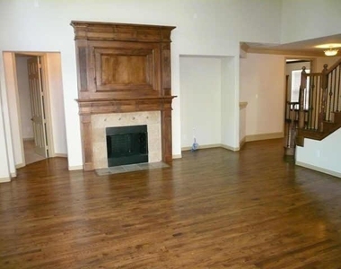 910 Redbird Lane - Photo Thumbnail 7