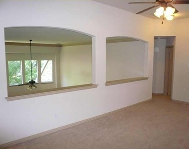 910 Redbird Lane - Photo Thumbnail 10