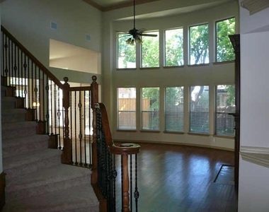 910 Redbird Lane - Photo Thumbnail 5