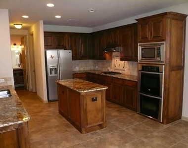 910 Redbird Lane - Photo Thumbnail 2