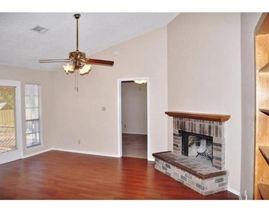 4429 Seville Lane - Photo Thumbnail 6