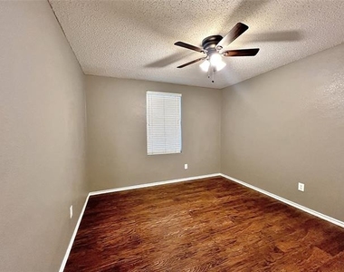 1412 Anna Lea Lane - Photo Thumbnail 10