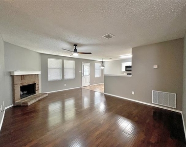 1412 Anna Lea Lane - Photo Thumbnail 3