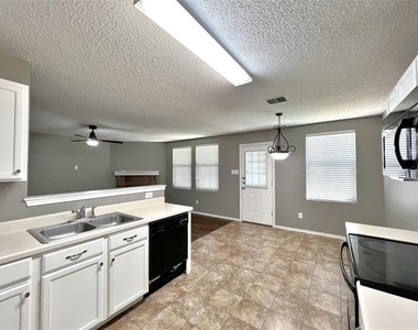 1412 Anna Lea Lane - Photo Thumbnail 8