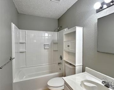 1412 Anna Lea Lane - Photo Thumbnail 11