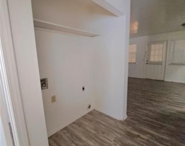 1304 Halsell Street - Photo Thumbnail 5