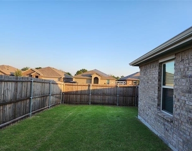 100 Stovall Lane - Photo Thumbnail 10
