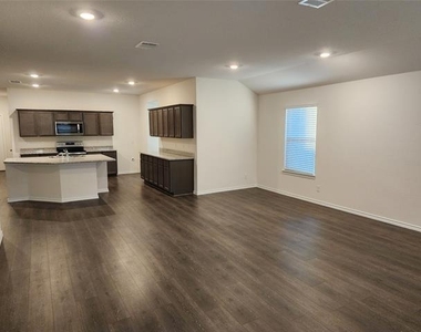 100 Stovall Lane - Photo Thumbnail 6