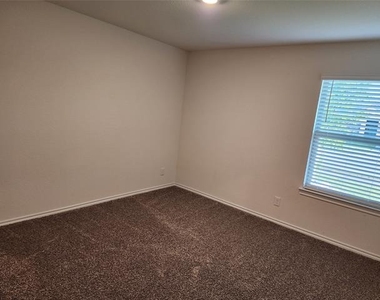 100 Stovall Lane - Photo Thumbnail 12