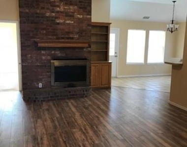 4101 Karen Drive - Photo Thumbnail 4